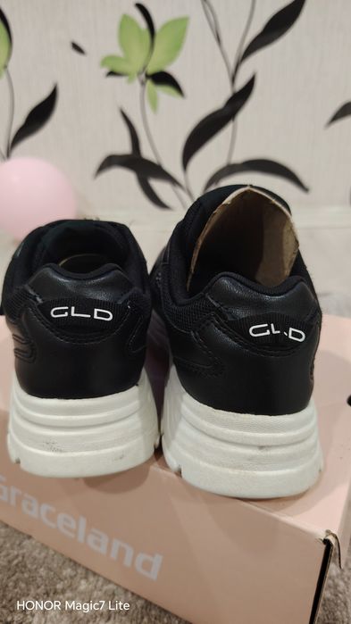 Adidași negri cu strasuri