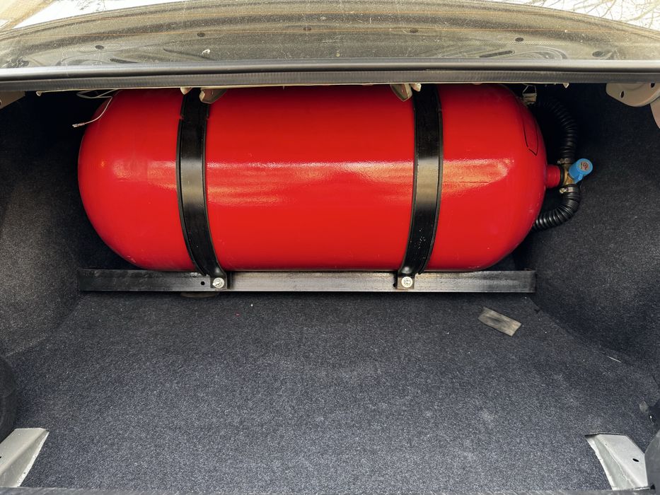 Продам срочно газ баллон на 100л