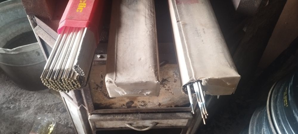 Медна тел 1.2мм 15кг и медни електроди 3,25 и 5 мм.