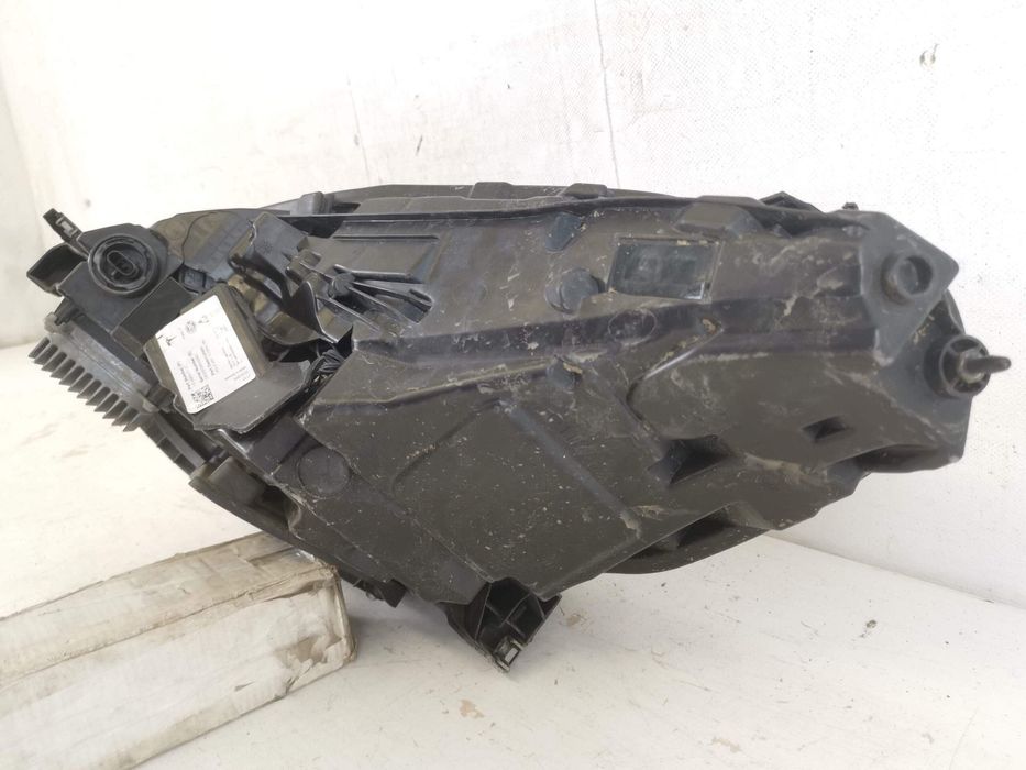 Десен фар Тесла Модел 3/Y / Tesla Model 3/Y Оригинален, повреден