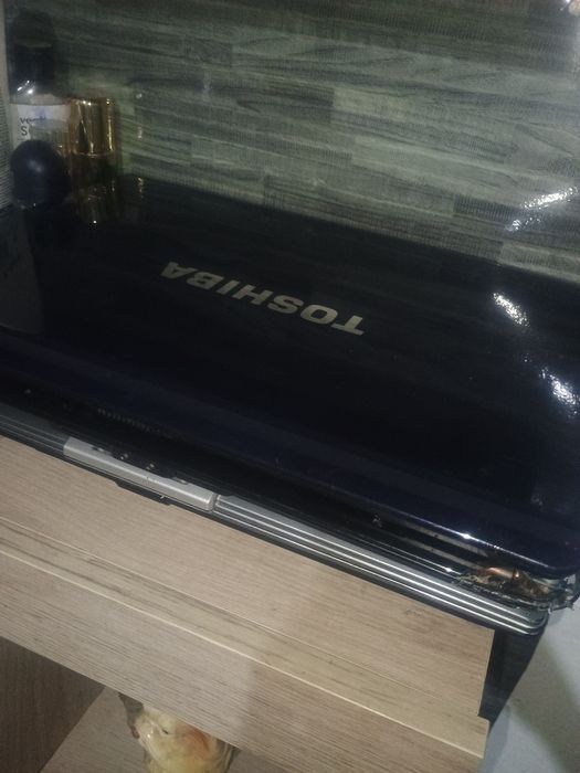 Vând leptopurile 250 lei amândouă