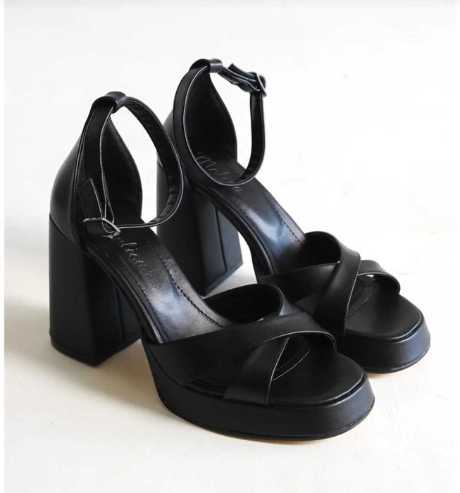 Дамски обувки с ток / сандали