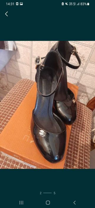 Продам кожаные женские туфли.