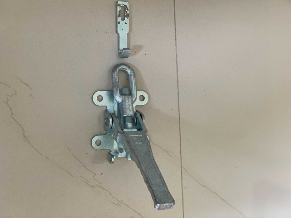 Inchizator oblon auto