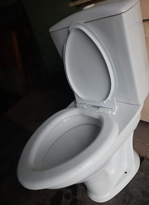 Продам унитаз хорошим состояние