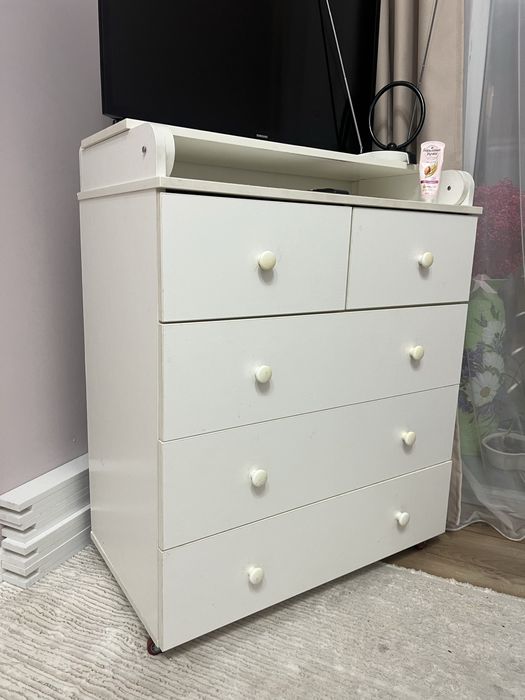 Продам детскую кровать и комод