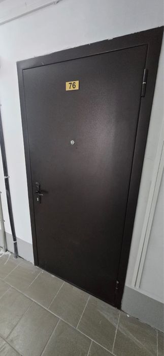 Продам входную дверь