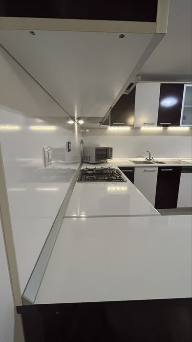 Bucatarie modulară in condiții f bune ,cu electrocasnice incorporate