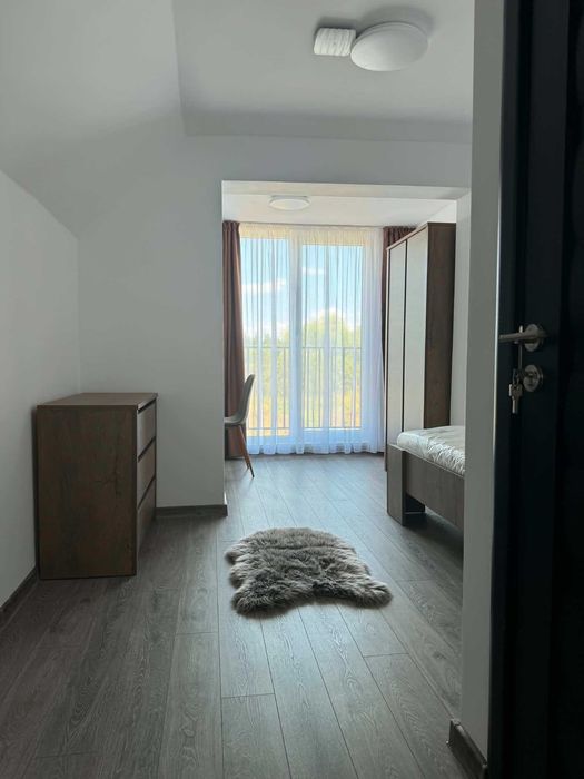 Camere cu băi private și apartament de închiriat în 7 Noiembrie, la 10 minute de UMF