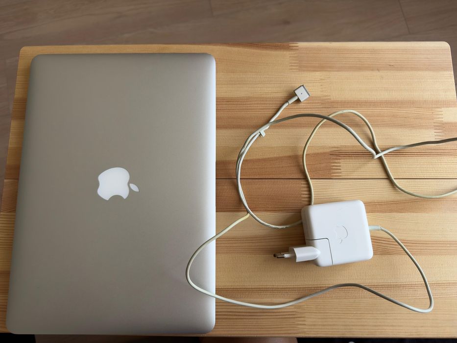 MacBook Air 13” (2017).