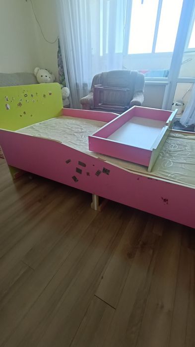 Кровать с матрасом отдам