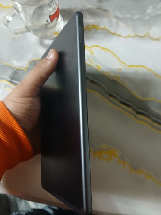 Vând tableta Lenovo