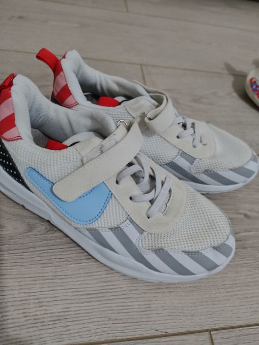 Adidași copii (masuri: 35,5 -36 -37)