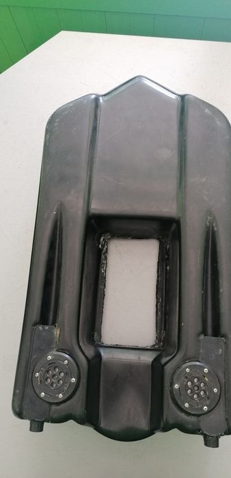 Корпус за лодка за захранка