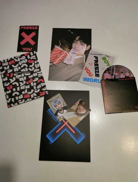 Album TXT : The chaos chapter: Freeze (versiunile You si World)