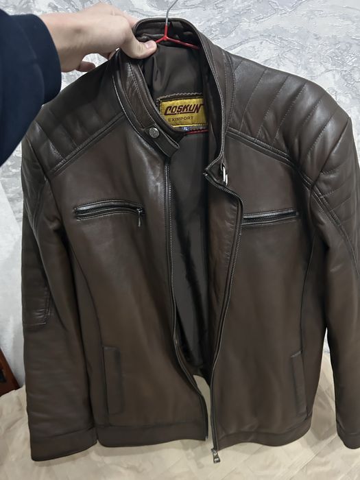 Коричневая кожанка