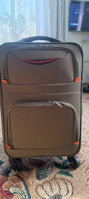 Продам чемодан  из ткани