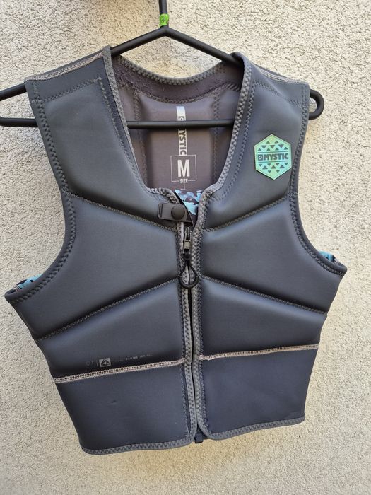 Неопрен и предпазна жилетка  (impact vest) за кайт - DUOTONE, ION, MYSTIC