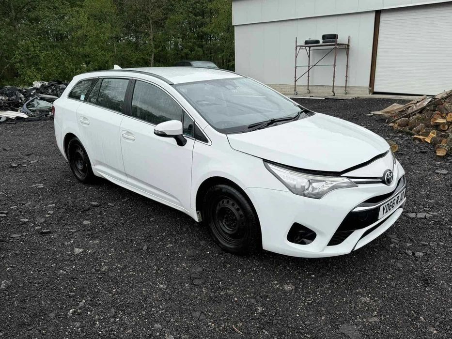 Toyota Avensis 1. 6 дизел D-4D, 112 к. с. , двигател 1WW, 2016 година На Части