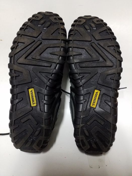 Рабочие ботинки .