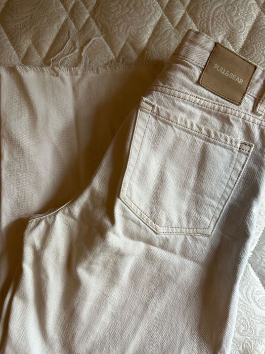 Джины белые (фирма Pull and bear)