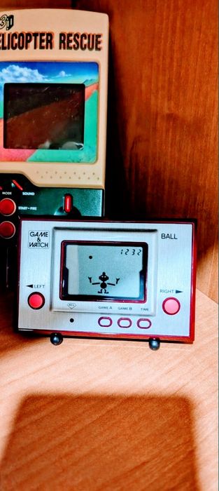 Ceas cu joc de mana Nintendo