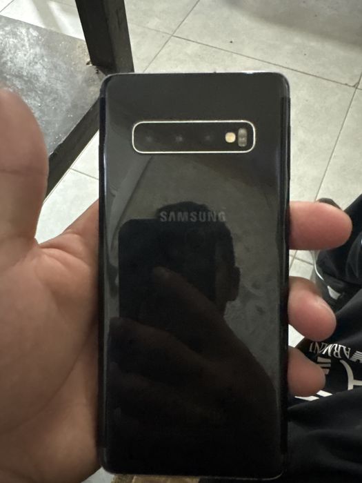 Самсунк S10 с каропкаи