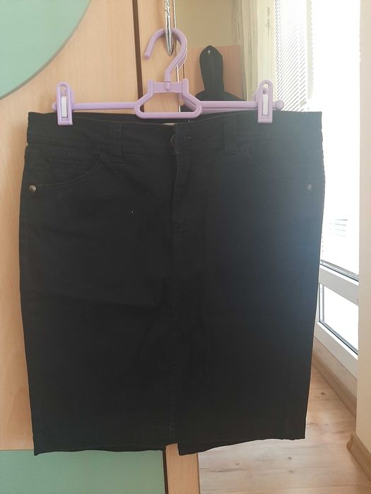 Продавам бяла права пола&черна дънкена