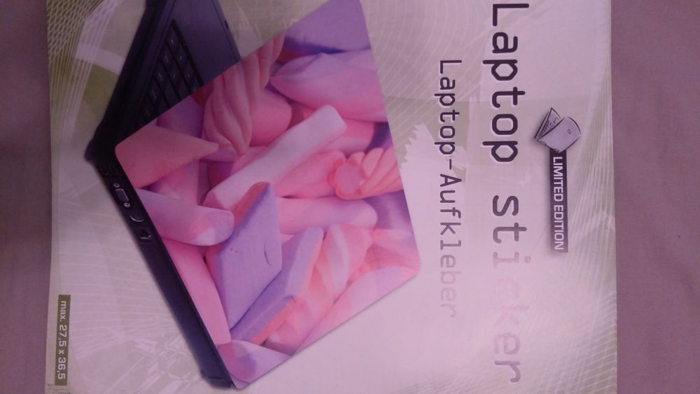 Sticker laptop 27,5 x 36,5 cm / 17 inch max, diverse modele - NOI