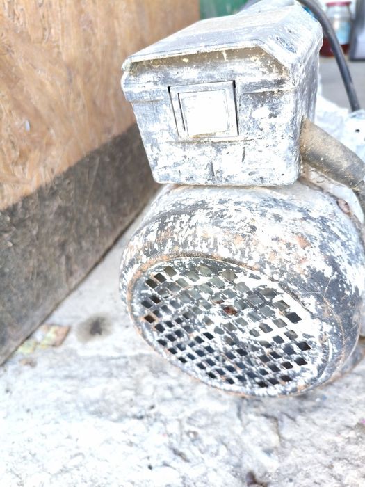 Продам вибратор глубинный.