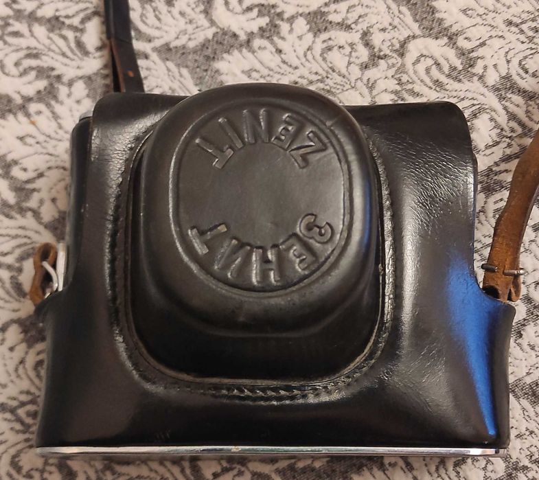 Зеркальный фотоаппарат "Зенит-В" с фотообъективом "Гелиос-44"