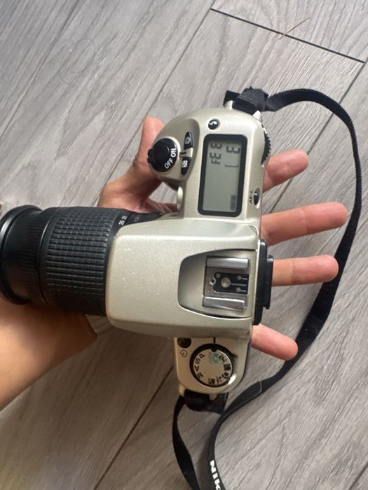 Aparat foto vechi cu film Nikon F60