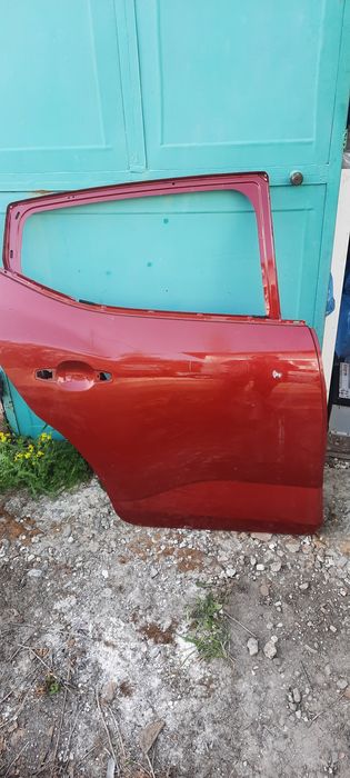 Задна дясна врата за дачия сандеро три.