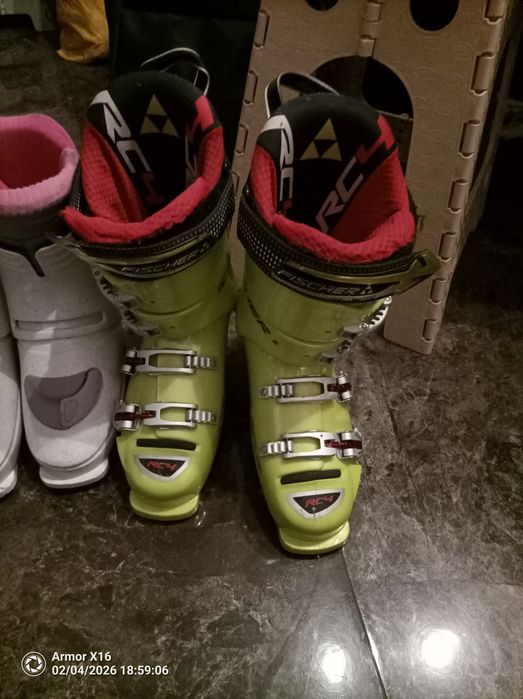 Ски обувки употребявани.