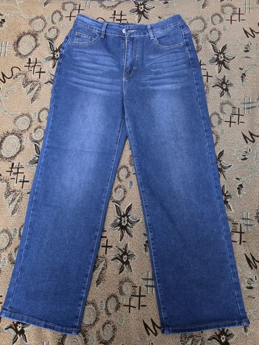 Продаю  женские  джинсы