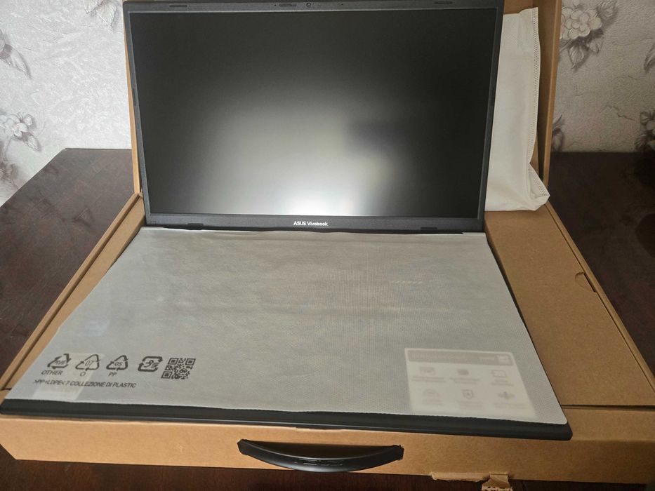 New Asus Vivobook 15.6" FHD/ i3 N305/ 8GB/ SSD UFS 128GB