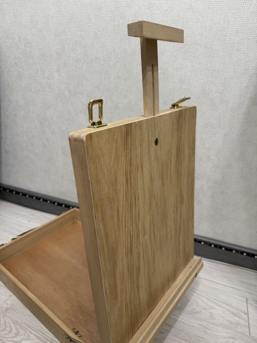 Мольберт для холста, чемодан