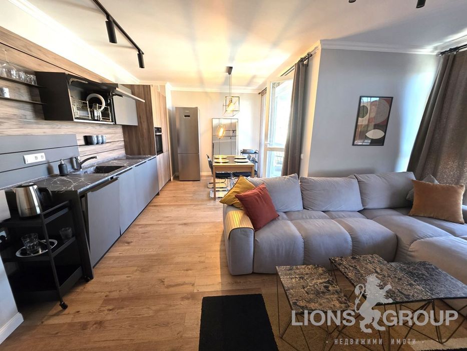 Продава се Тристаен апартамент в Варна, Бриз - 114 кв.м за 1745 €/кв.м - Снимка #1