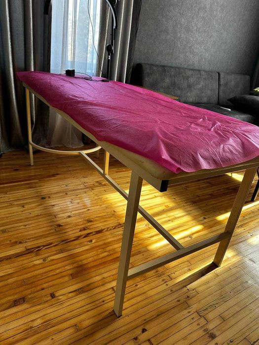 Кушетка и лампа продается для мастера красоты