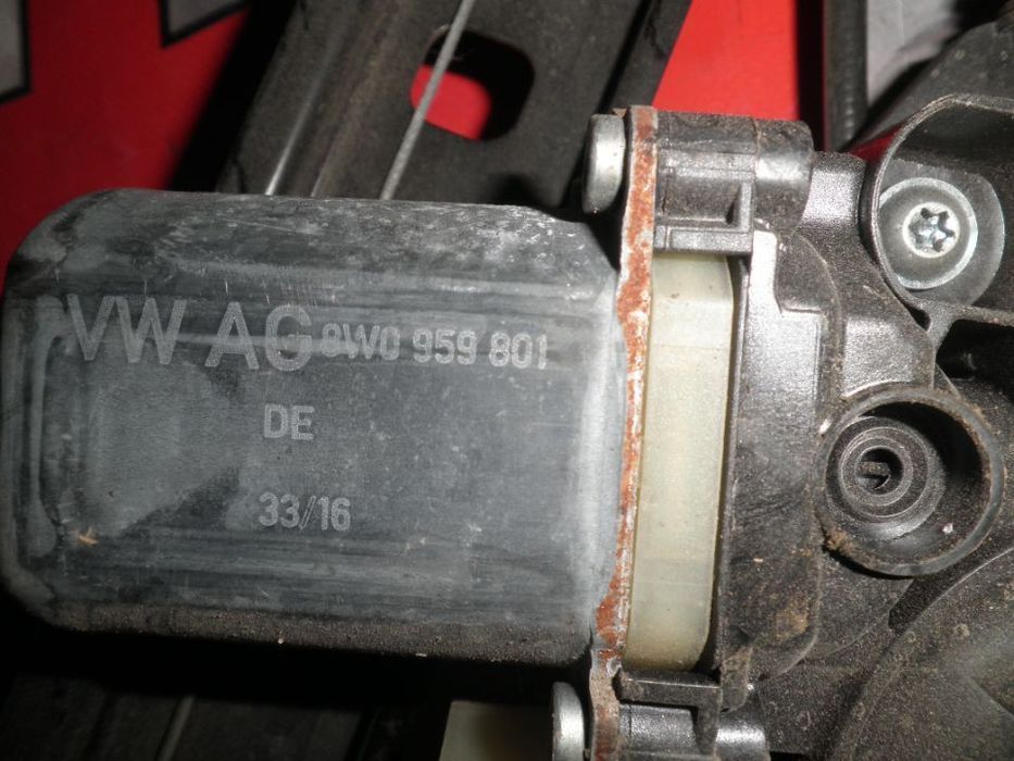 Macara Cu Motoras Stanga Fata Audi A4 B9 8W0837461 8W0959801