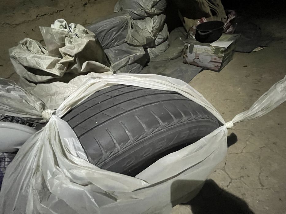 Шины 225/55/18 продам сезон можно