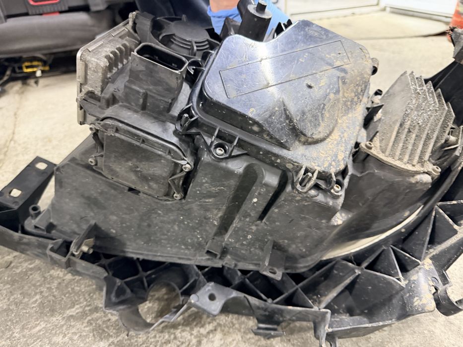 Far Faruri bixenon adaptive bmw e90 e91 lci