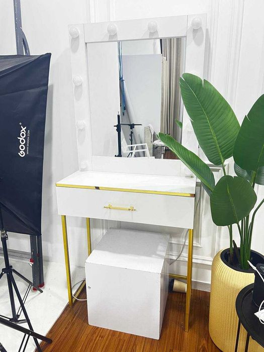 Гримерный Макияжный столик с лампами