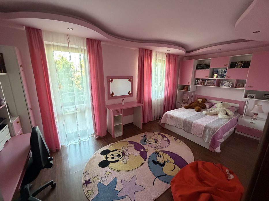 VILĂ SPAȚIOASĂ PANTELIMON, aproape de pădurea Cernica – REGIM DUPLEX | 5 DORMITOARE | 400 MP TEREN + 50 mp drum privat | MANSARDĂ | ANEXE
