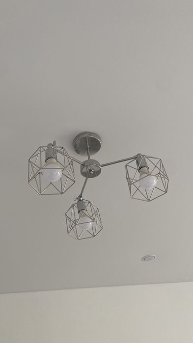 Люстра белая