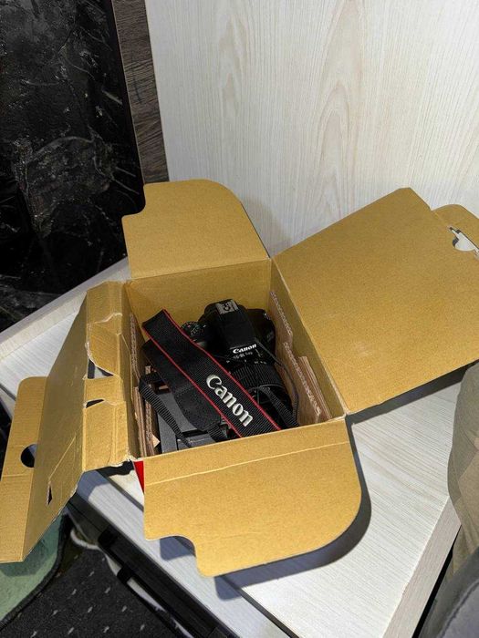 Canon 2000 D EF-S 18-55 III Kit