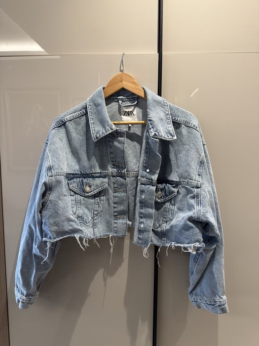 Късо дънково якеZARA