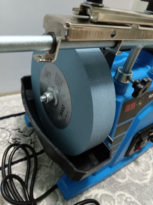 Продам точильно-полировочный станок (камень в воде)