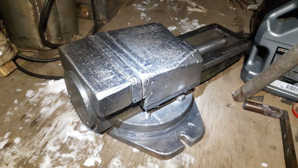 станочные тиски 200мм.