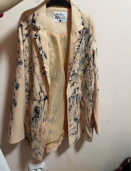 Nume piesa : Pink Chaos Bluza roz pastel cu simboluri